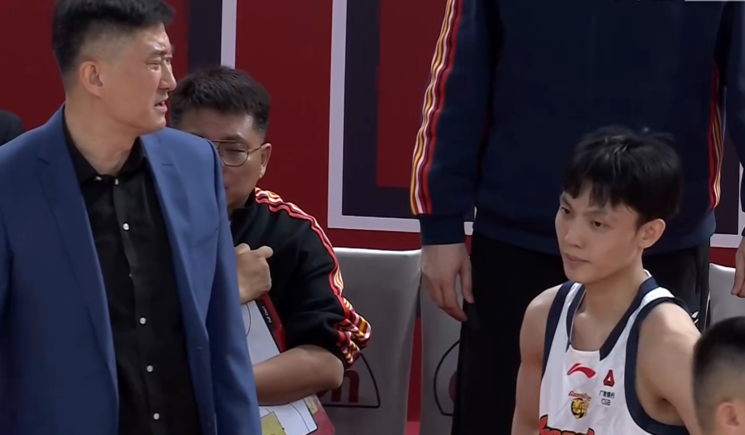 开云-8投2中，4失误！徐杰究竟怎么了？杜锋一语道破天机，真不怪他