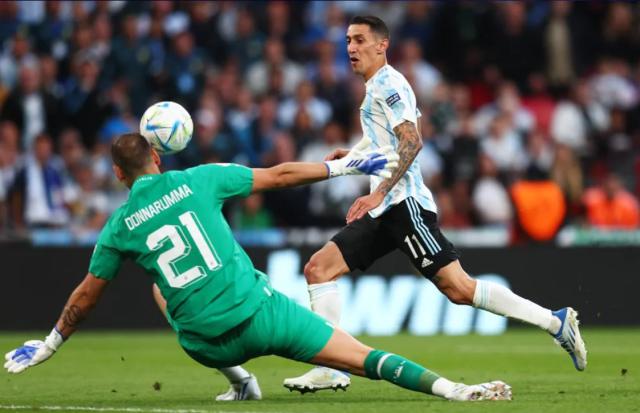 开云-阿根廷队脚踩欧洲冠军，梅西最佳笑傲温布利